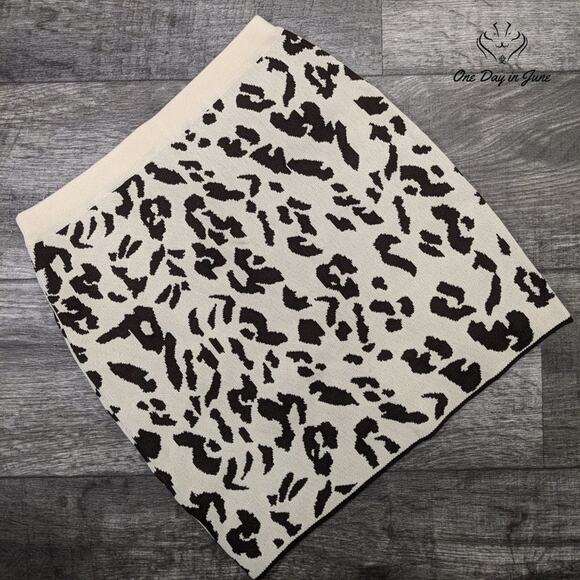She + Sky Animal Print Mini Skirt Size S - Picture 5 of 5